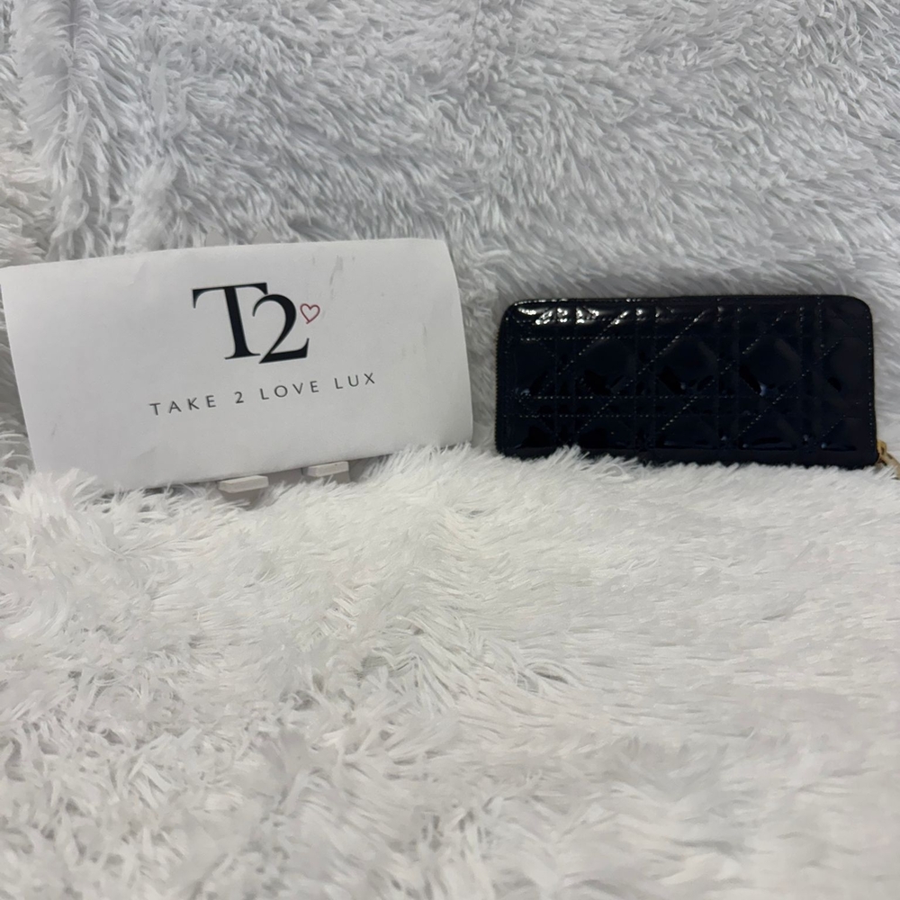Quilted Patent Leather Zip Wallet - Black